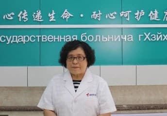 Врач стоматолог Линь Сяофэн