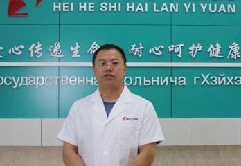 Врач стоматолог Чжан Юймин